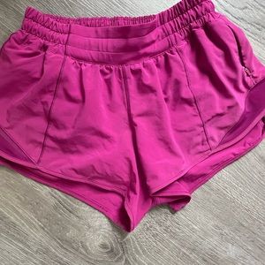 Lululemon hotty hot shorts sz 4. Low rise. 2.5”